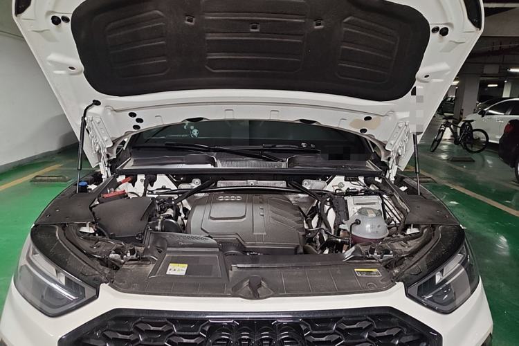 Used Audi Q5L Sportback 2023 40 TFSI Luxury Model Engine Bay
