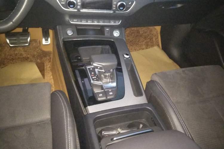 Used Audi Q5L Sportback 2023 40 TFSI Luxury Model Gear Lever
