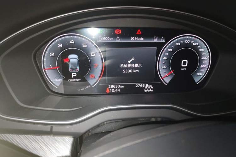 Used Audi Q5L Sportback 2023 45 TFSI Luxury Edition Odometer Close Up