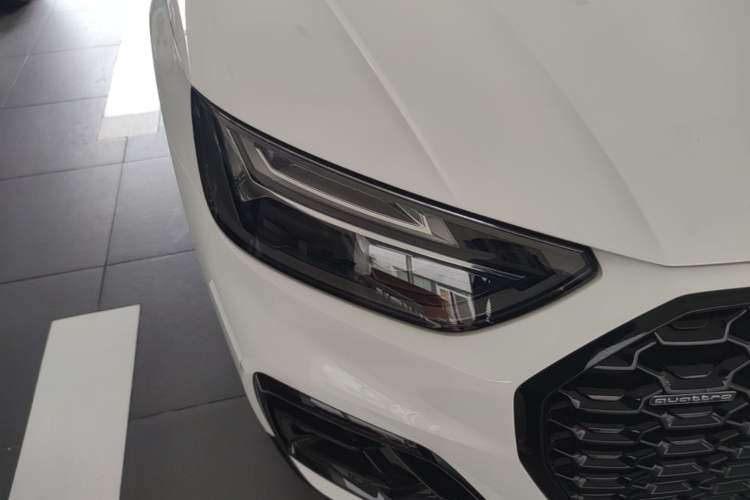 Used Audi Q5L Sportback 2023 40 TFSI Luxury Model Right Front Headlight