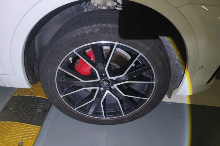Used Audi Q5L Sportback 2023 45 TFSI Luxury Edition Right Front Wheel Hub