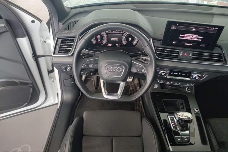 Used Audi Q5L Sportback 2023 40 TFSI Luxury Model Steering Wheel