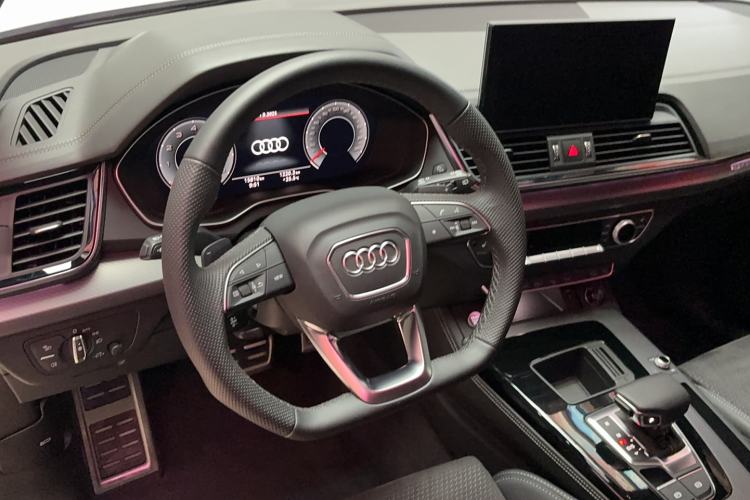 Used Audi Q5L Sportback 2023 40 TFSI Luxury Model Steering Wheel