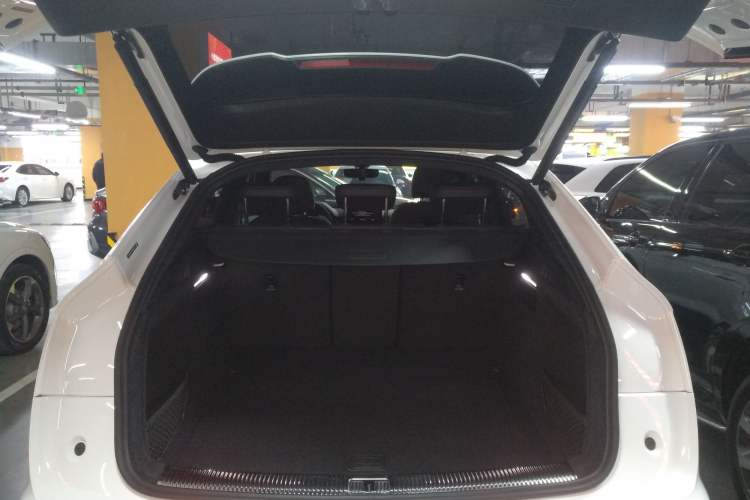 Used Audi Q5L Sportback 2023 40 TFSI Luxury Model Trunk