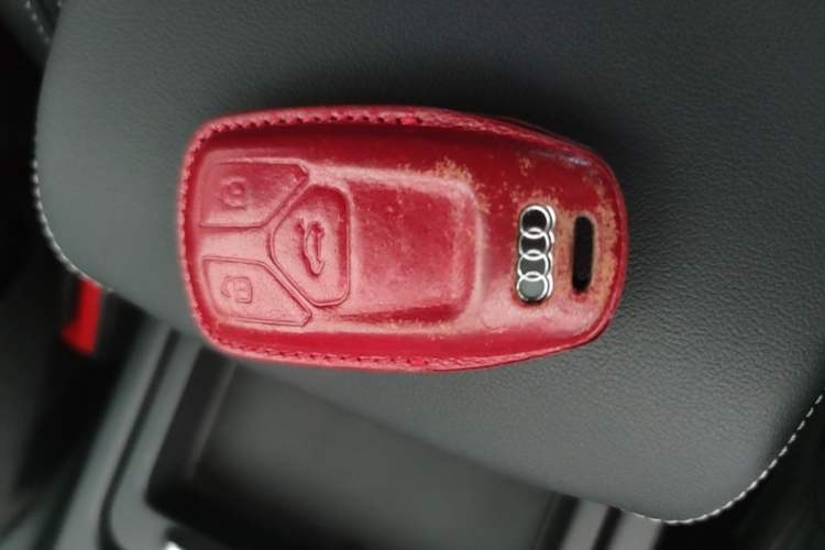 Used Audi Q5L Sportback 2023 40 TFSI Luxury Model Vehicle Key