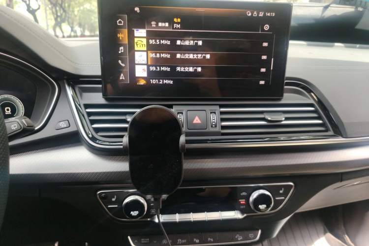 Used Audi Q5L Sportback 2024 40 TFSI Luxury Edition Audio And AC Panel