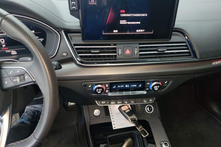 Used Audi Q5L Sportback 2024 40 TFSI Luxury Edition Audio And AC Panel