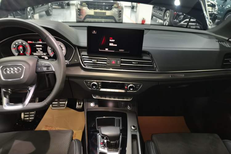 Used Audi Q5L Sportback 2024 40 TFSI Luxury Edition Audio And AC Panel