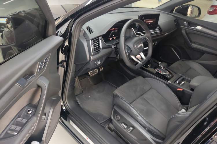 Used Audi Q5L Sportback 2024 40 TFSI Luxury Edition Driver Seat