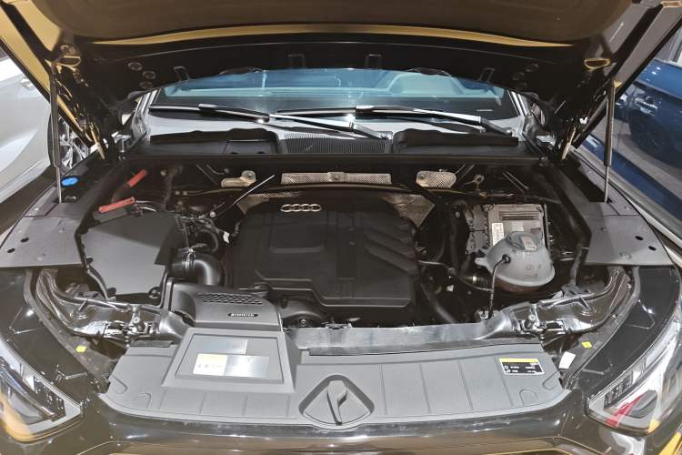 Used Audi Q5L Sportback 2024 40 TFSI Luxury Edition Engine Bay