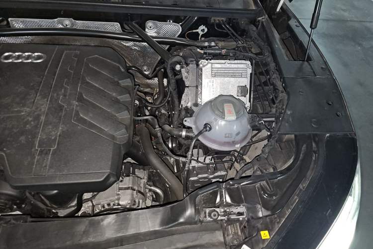 Used Audi Q5L Sportback 2024 40 TFSI Luxury Edition Engine Bay Left