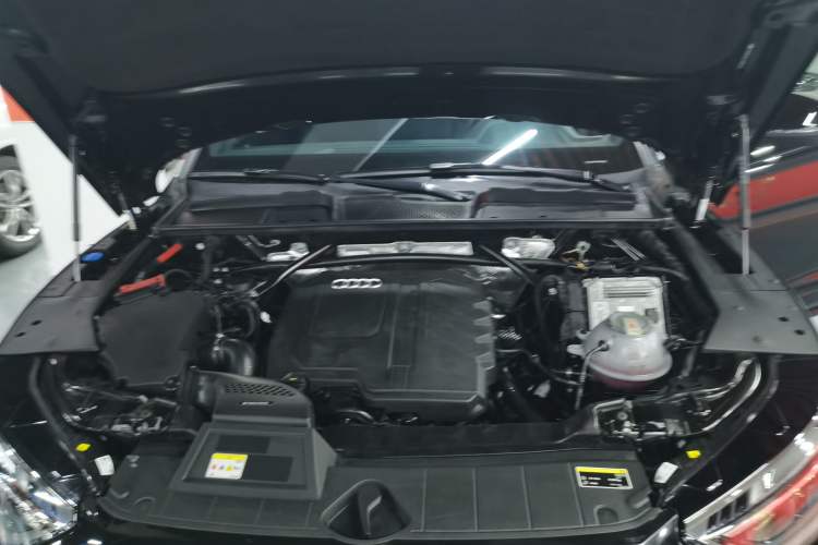 Used Audi Q5L Sportback 2024 40 TFSI Luxury Edition Engine Bay
