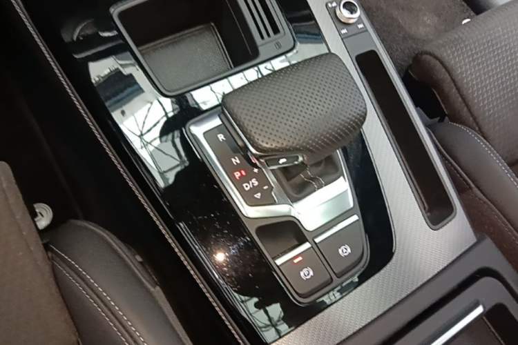 Used Audi Q5L Sportback 2024 40 TFSI Luxury Edition Gear Lever