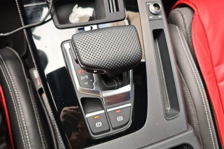 Used Audi Q5L Sportback 2024 45 TFSI Luxury Edition Gear Lever