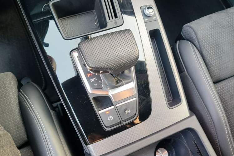 Used Audi Q5L Sportback 2024 40 TFSI Luxury Edition Gear Lever