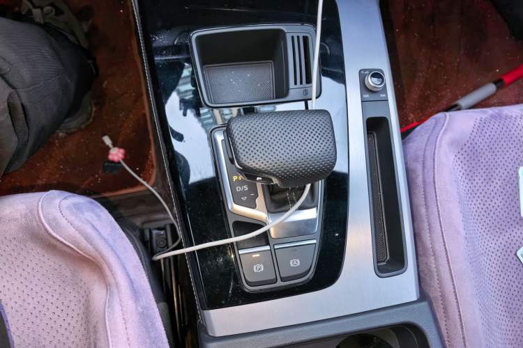 Used Audi Q5L Sportback 2024 40 TFSI Fashion Version Gear Lever