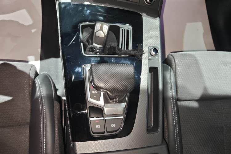Used Audi Q5L Sportback 2024 40 TFSI Luxury Edition Gear Lever