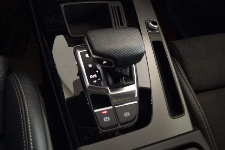 Used Audi Q5L Sportback 2024 45 TFSI Luxury Edition Gear Lever