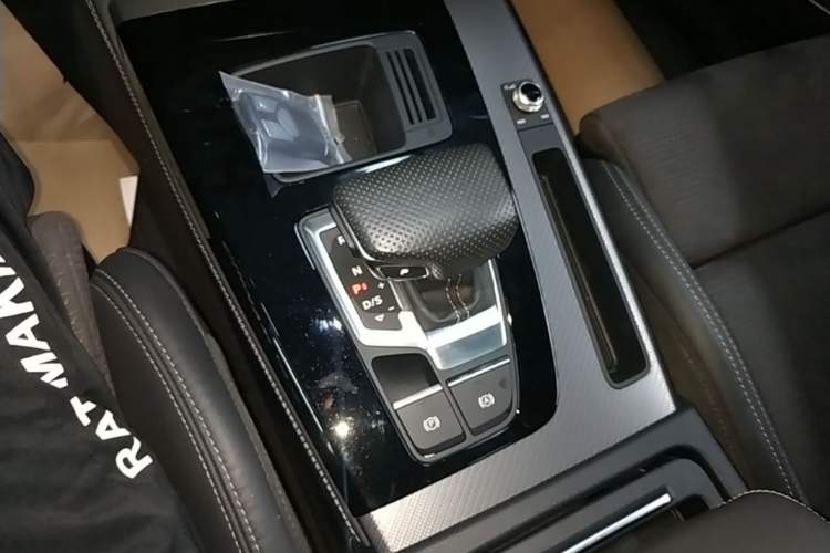 Used Audi Q5L Sportback 2024 45 TFSI Luxury Edition Gear Lever