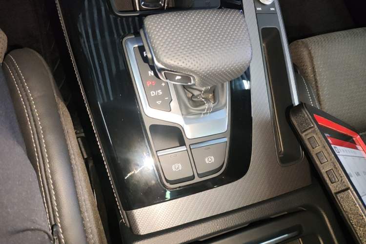 Used Audi Q5L Sportback 2024 45 TFSI Luxury Edition Gear Lever