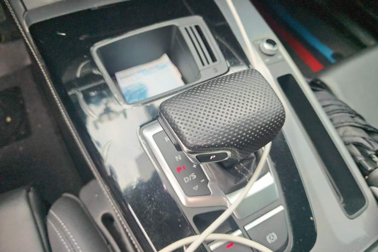 Used Audi Q5L Sportback 2024 40 TFSI Fashion Version Gear Lever