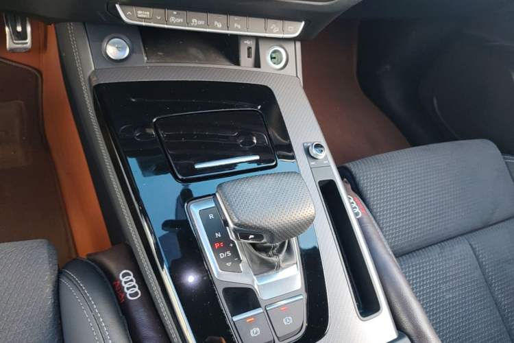 Used Audi Q5L Sportback 2024 40 TFSI Luxury Edition Gear Lever
