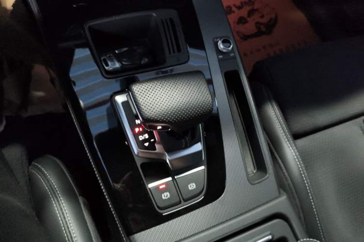 Used Audi Q5L Sportback 2024 40 TFSI Luxury Edition Gear Lever