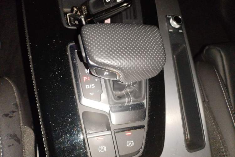 Used Audi Q5L Sportback 2024 40 TFSI Fashion Version Gear Lever