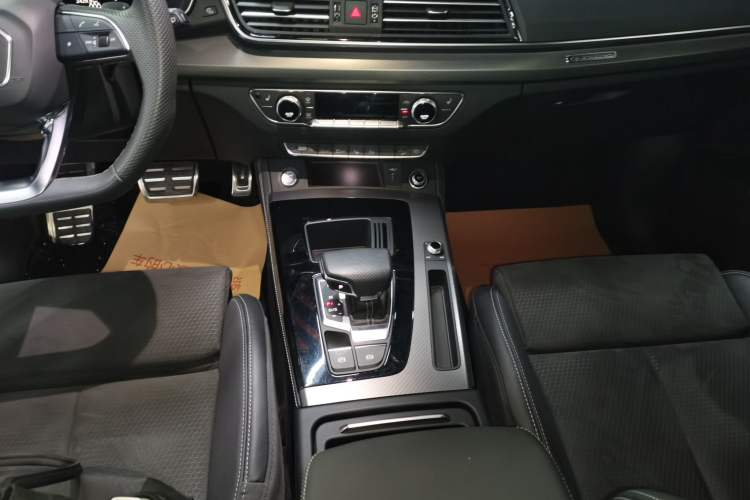 Used Audi Q5L Sportback 2024 40 TFSI Luxury Edition Gear Lever