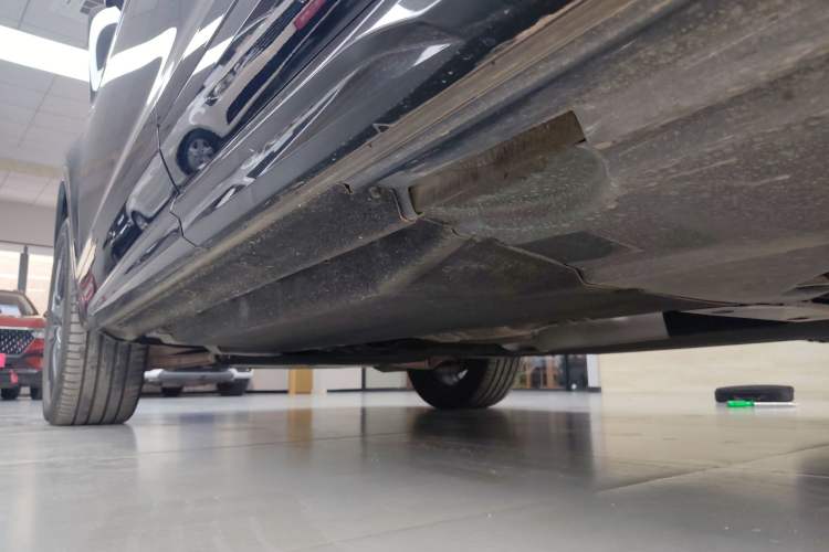 Used Audi Q5L Sportback 2024 40 TFSI Luxury Edition Left Side Sill