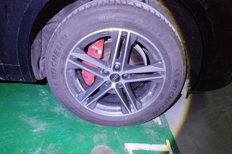 Used Audi Q5L Sportback 2024 40 TFSI Fashion Version Right Front Wheel Hub