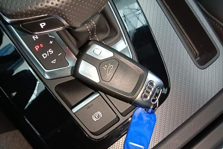 Used Audi Q5L Sportback 2024 40 TFSI Luxury Edition Vehicle Key