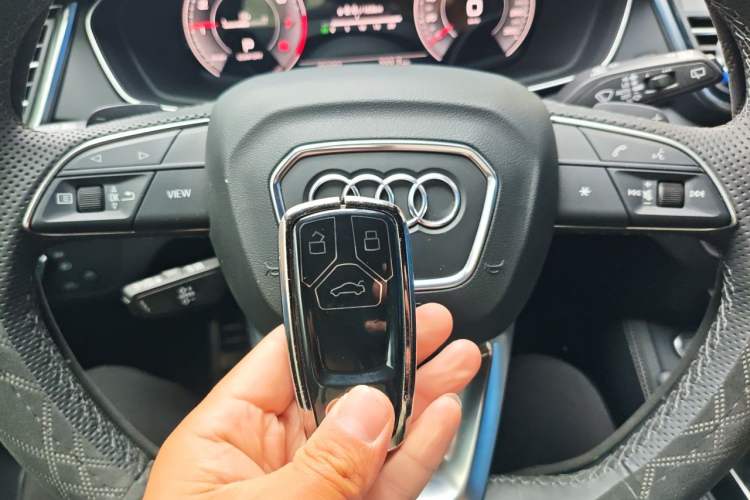 Used Audi Q5L Sportback 2024 45 TFSI Luxury Edition Vehicle Key