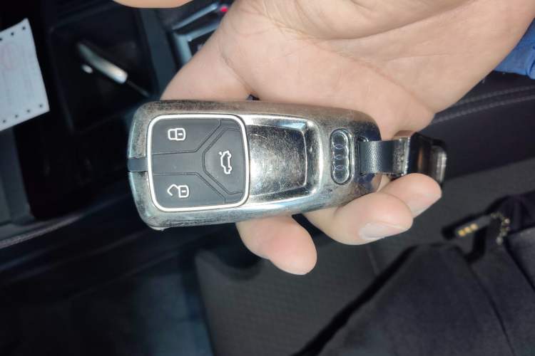 Used Audi Q5L Sportback 2024 40 TFSI Luxury Edition Vehicle Key