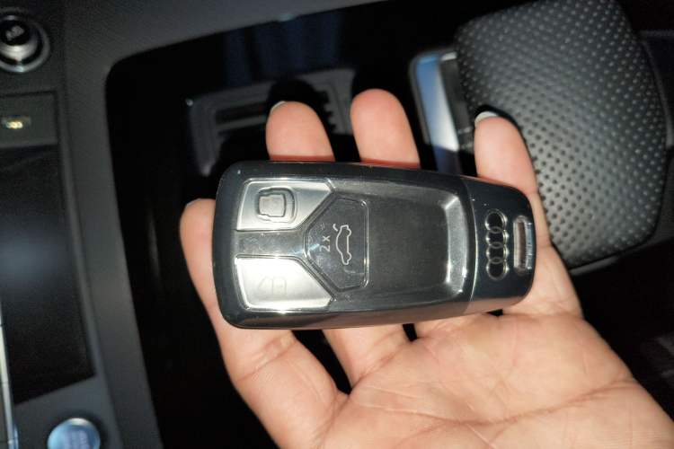 Used Audi Q5L Sportback 2024 40 TFSI Luxury Edition Vehicle Key