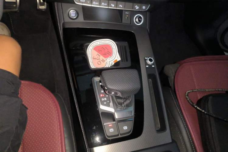 Used Audi Q5L Sportback 2024 45 TFSI Luxury Edition Gear Lever