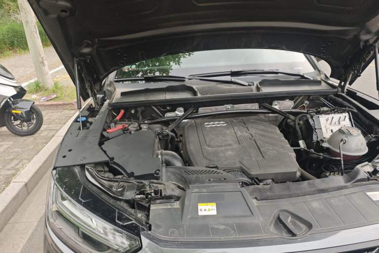 Used Audi Q5L Sportback 2024 45 TFSI Luxury Edition Engine Bay Right