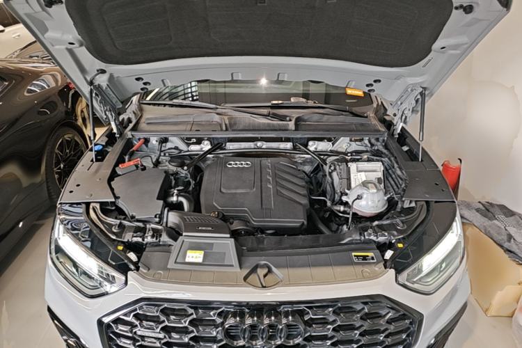 Used Audi Q5L Sportback 2024 40 TFSI Luxury Edition Engine Bay