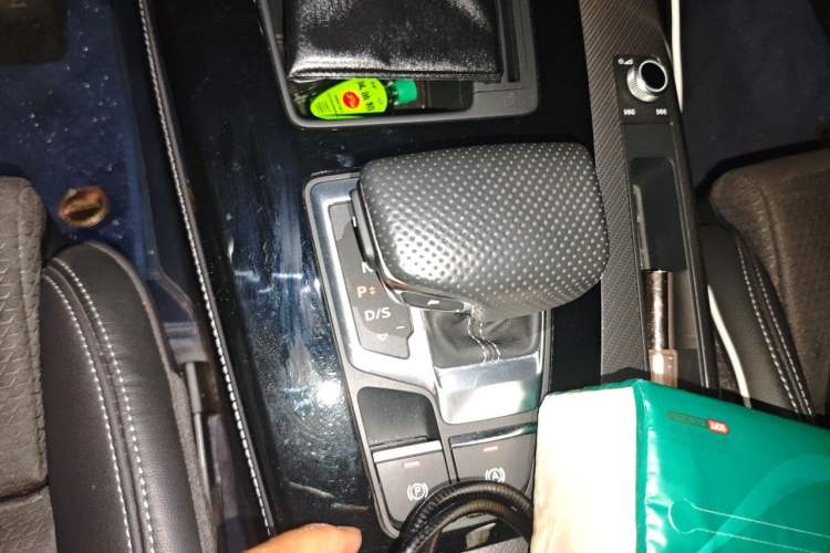 Used Audi Q5L Sportback 2024 40 TFSI Luxury Edition Gear Lever