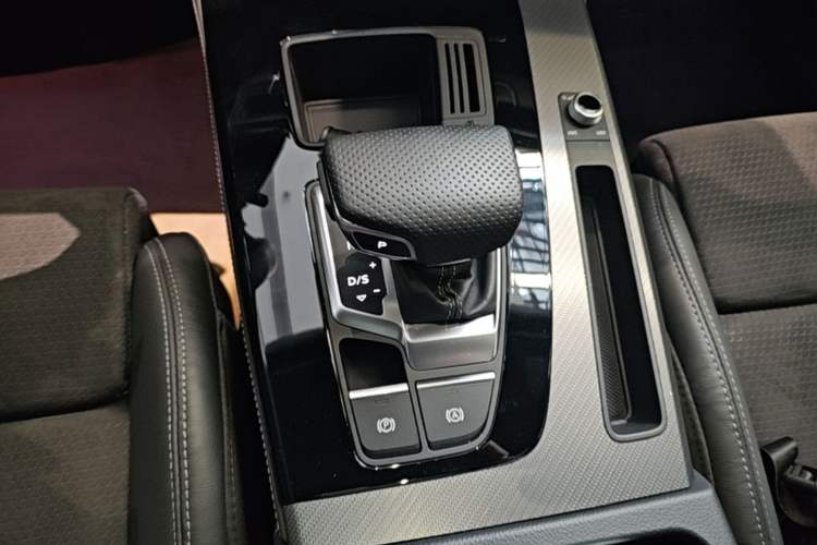 Used Audi Q5L Sportback 2024 40 TFSI Luxury Edition Gear Lever