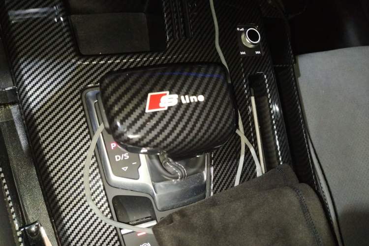 Used Audi Q5L Sportback 2024 40 TFSI Fashion Version Gear Lever