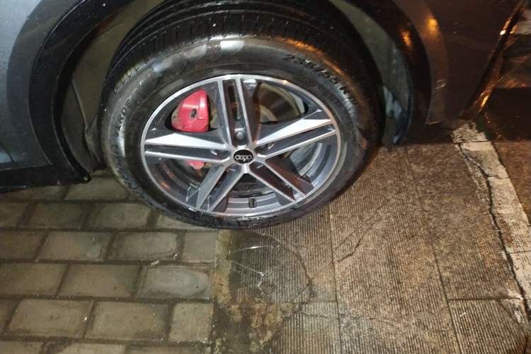 Used Audi Q5L Sportback 2024 40 TFSI Fashion Version Right Front Wheel Hub