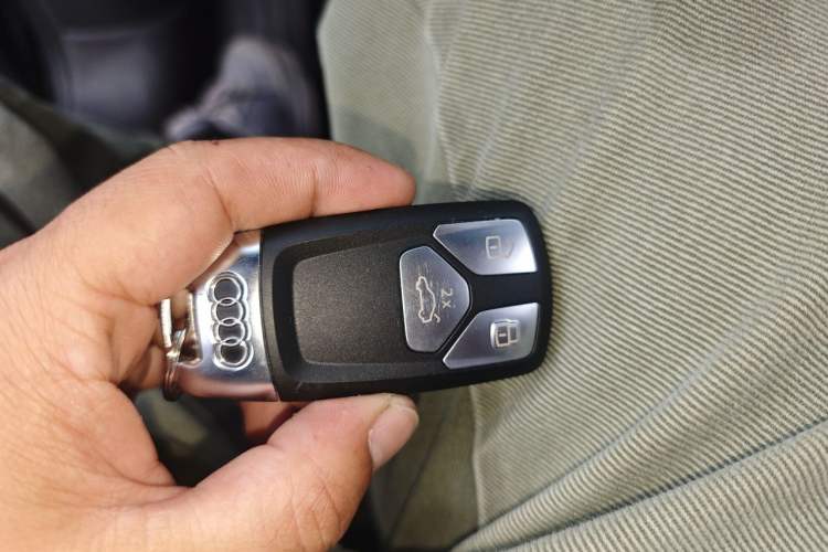 Used Audi Q5L Sportback 2024 45 TFSI Luxury Edition Vehicle Key