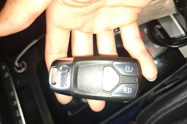 Used Audi Q5L Sportback 2024 40 TFSI Luxury Edition Vehicle Key