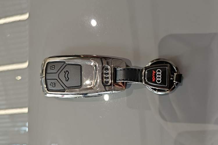 Used Audi Q5L Sportback 2024 40 TFSI Luxury Edition Vehicle Key