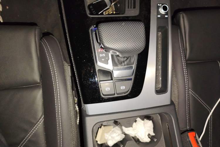 Used Audi Q5L Sportback 2024 40 TFSI Fashion Version Gear Lever