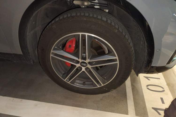 Used Audi Q5L Sportback 2024 40 TFSI Fashion Version Right Front Wheel Hub