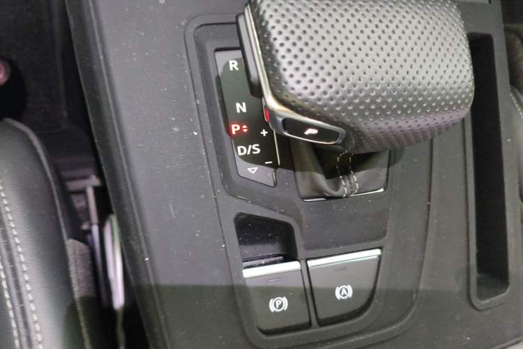 Used Audi Q5L Sportback 2024 40 TFSI Luxury Edition Gear Lever