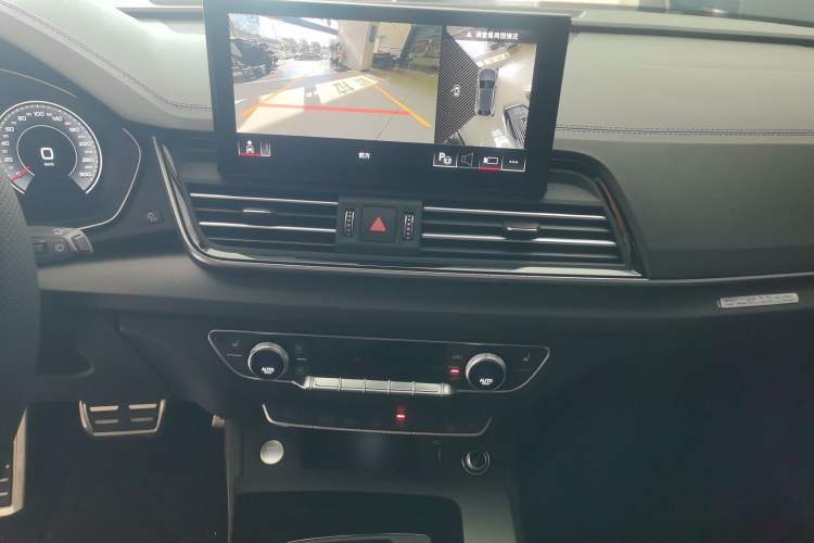 Used Audi Q5L Sportback 2025 quattro 45th Anniversary Edition 40 TFSI Luxury Model Audio And AC Panel