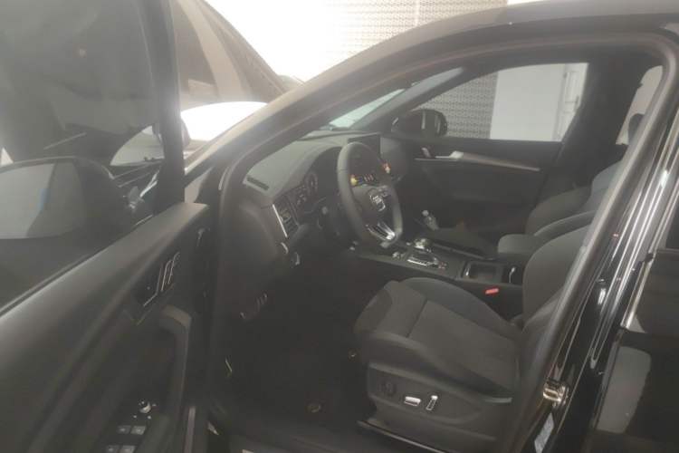 Used Audi Q5L Sportback 2025 quattro 45th Anniversary Edition 40 TFSI Luxury Model Driver Seat